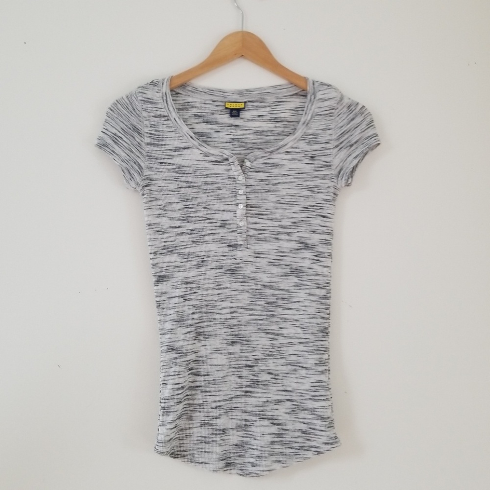 Prince & Fox rib knit light cap sleeve top